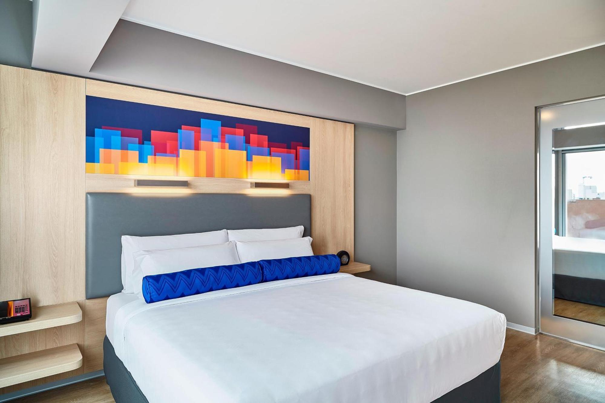 Aloft Miraflores Hotel